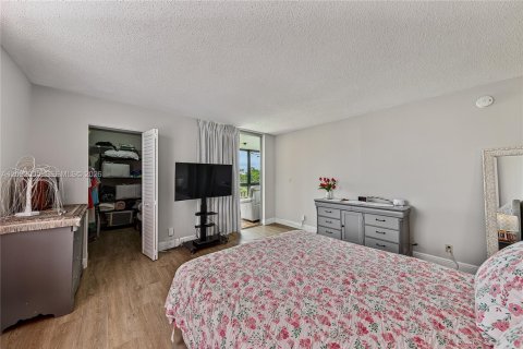 Condo in Margate, Florida, 2 bedrooms  № 2401436 - photo 21