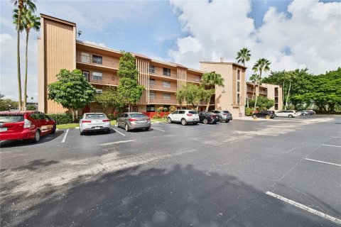 Condo in Margate, Florida, 2 bedrooms  № 2401436 - photo 2