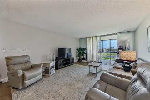 Condo in Margate, Florida, 2 bedrooms  № 2401436 - photo 13