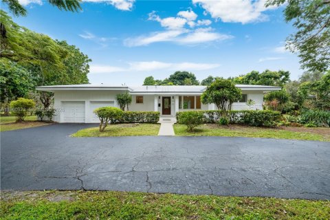 Villa ou maison à louer à Pinecrest, Floride: 4 chambres, 179.95 m2 № 2025363 - photo 2