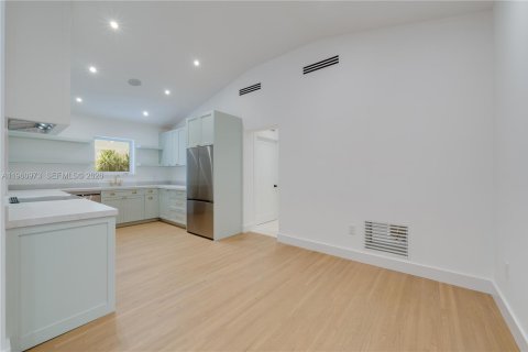 Villa ou maison à louer à Pinecrest, Floride: 4 chambres, 179.95 m2 № 2025363 - photo 6