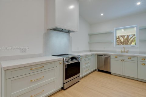 Villa ou maison à louer à Pinecrest, Floride: 4 chambres, 179.95 m2 № 2025363 - photo 3