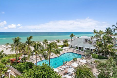 Condominio en Sunny Isles Beach, Florida, 2 dormitorios  № 2030631