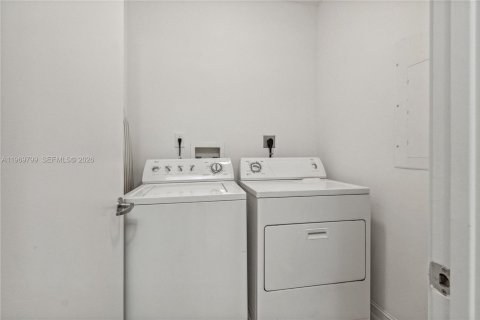 Condominio en alquiler en Sunny Isles Beach, Florida, 2 dormitorios, 125.23 m2 № 2030631 - foto 20