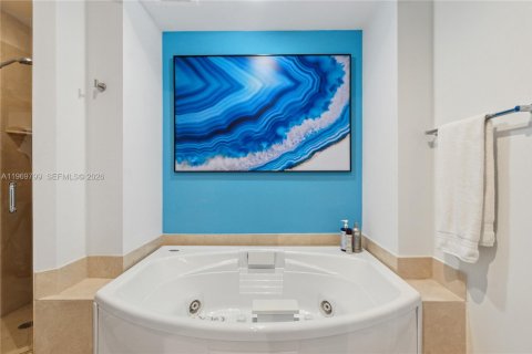 Condominio en alquiler en Sunny Isles Beach, Florida, 2 dormitorios, 125.23 m2 № 2030631 - foto 18