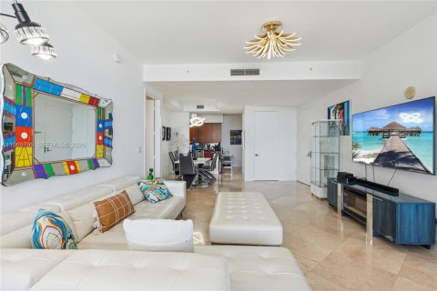 Condominio en alquiler en Sunny Isles Beach, Florida, 2 dormitorios, 125.23 m2 № 2030631 - foto 6