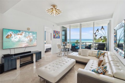 Condominio en alquiler en Sunny Isles Beach, Florida, 2 dormitorios, 125.23 m2 № 2030631 - foto 3