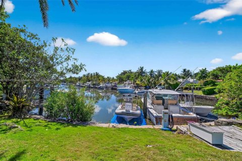 Casa en venta en Miami, Florida, 7 dormitorios, 584.17 m2 № 1878352 - foto 4