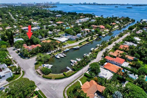 Casa en venta en Miami, Florida, 7 dormitorios, 584.17 m2 № 1878352 - foto 8