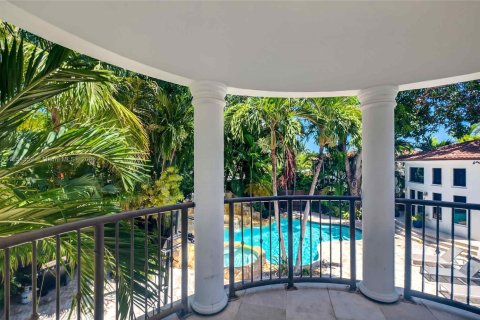 Casa en venta en Miami, Florida, 7 dormitorios, 584.17 m2 № 1878352 - foto 7