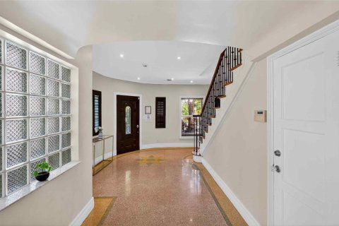 Casa en venta en Miami, Florida, 7 dormitorios, 584.17 m2 № 1878352 - foto 14