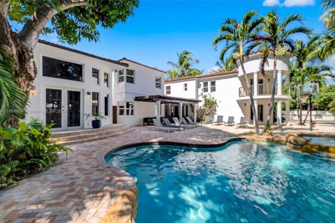 Casa en venta en Miami, Florida, 7 dormitorios, 584.17 m2 № 1878352 - foto 1