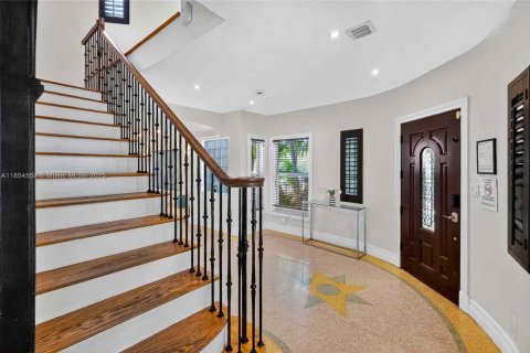 Casa en venta en Miami, Florida, 7 dormitorios, 584.17 m2 № 1878352 - foto 13