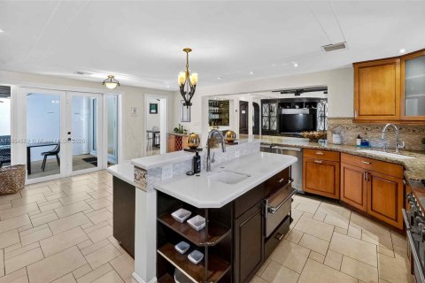 Casa en venta en Miami, Florida, 7 dormitorios, 584.17 m2 № 1878352 - foto 25