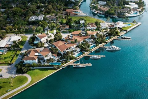 Villa ou maison à vendre à Miami, Floride: 6 chambres, 686.73 m2 № 2008646 - photo 2