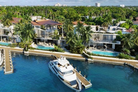 Villa ou maison à vendre à Miami, Floride: 6 chambres, 686.73 m2 № 2008646 - photo 3