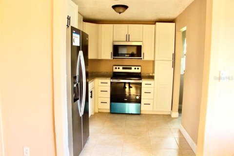 House in Daytona Beach, Florida 3 bedrooms, 99.5 sq.m. № 1771861 - photo 7