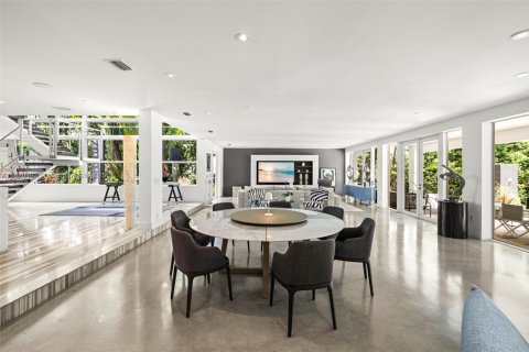 House in Miami Beach, Florida 5 bedrooms, 621.33 sq.m. № 1788766 - photo 11