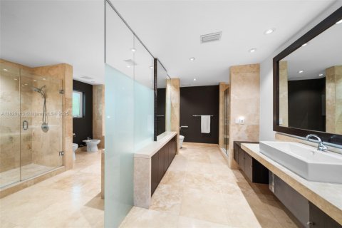 House in Miami Beach, Florida 5 bedrooms, 621.33 sq.m. № 1788766 - photo 26
