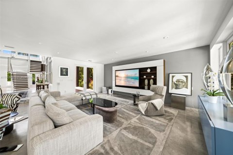 House in Miami Beach, Florida 5 bedrooms, 621.33 sq.m. № 1788766 - photo 15