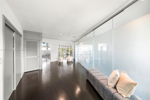 House in Miami Beach, Florida 5 bedrooms, 621.33 sq.m. № 1788766 - photo 20