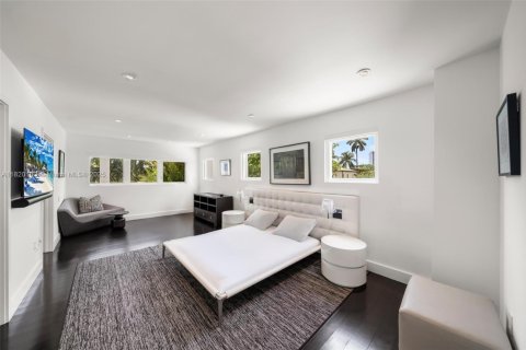 House in Miami Beach, Florida 5 bedrooms, 621.33 sq.m. № 1788766 - photo 30