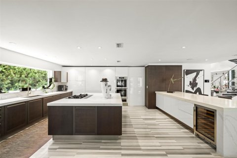 House in Miami Beach, Florida 5 bedrooms, 621.33 sq.m. № 1788766 - photo 16