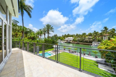 House in Miami Beach, Florida 5 bedrooms, 621.33 sq.m. № 1788766 - photo 9