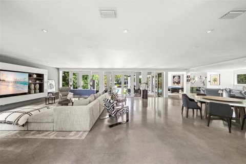 House in Miami Beach, Florida 5 bedrooms, 621.33 sq.m. № 1788766 - photo 13