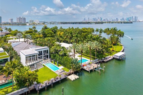House in Miami Beach, Florida 5 bedrooms, 621.33 sq.m. № 1788766 - photo 1