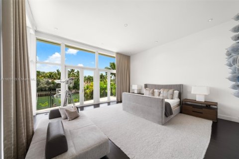 House in Miami Beach, Florida 5 bedrooms, 621.33 sq.m. № 1788766 - photo 23