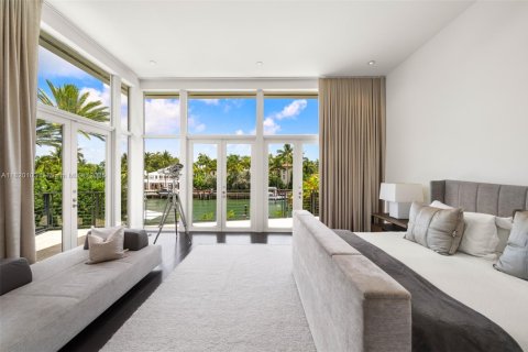 House in Miami Beach, Florida 5 bedrooms, 621.33 sq.m. № 1788766 - photo 24
