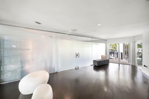 House in Miami Beach, Florida 5 bedrooms, 621.33 sq.m. № 1788766 - photo 21