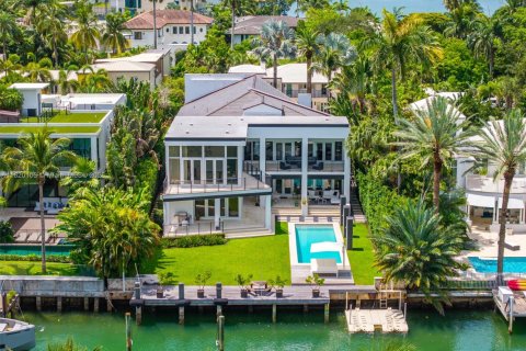 House in Miami Beach, Florida 5 bedrooms, 621.33 sq.m. № 1788766 - photo 4