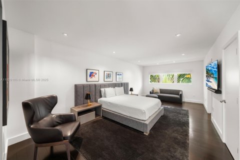 House in Miami Beach, Florida 5 bedrooms, 621.33 sq.m. № 1788766 - photo 28