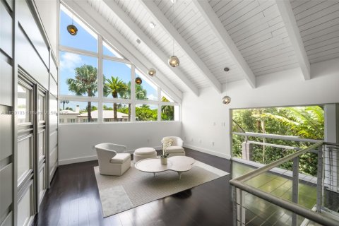 House in Miami Beach, Florida 5 bedrooms, 621.33 sq.m. № 1788766 - photo 19