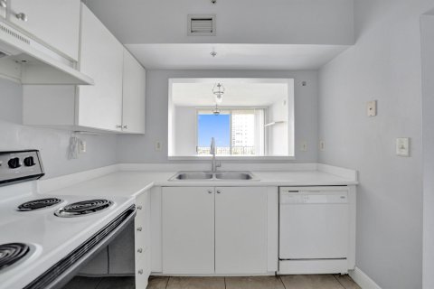 Condo in Fort Lauderdale, Florida, 1 bedroom  № 2187628 - photo 10