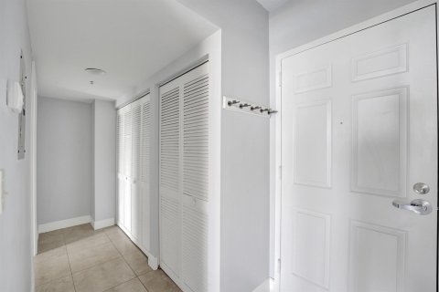 Condo in Fort Lauderdale, Florida, 1 bedroom  № 2187628 - photo 17