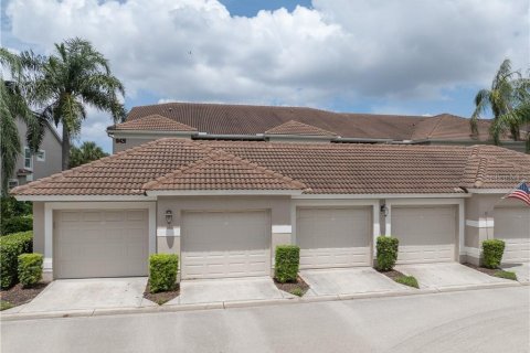 Condo in Fort Myers, Florida, 2 bedrooms  № 2231195 - photo 30