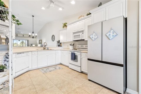 Condo in Fort Myers, Florida, 2 bedrooms  № 2231195 - photo 14