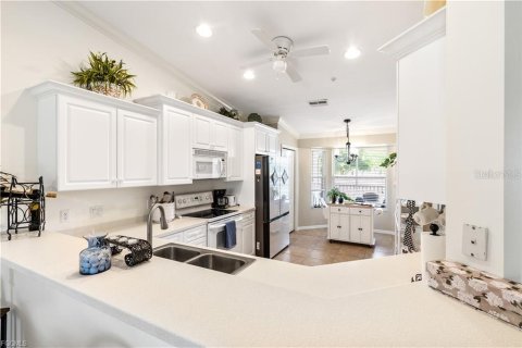 Condo in Fort Myers, Florida, 2 bedrooms  № 2231195 - photo 11