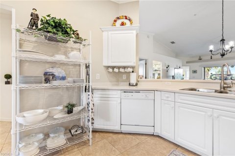 Condo in Fort Myers, Florida, 2 bedrooms  № 2231195 - photo 13