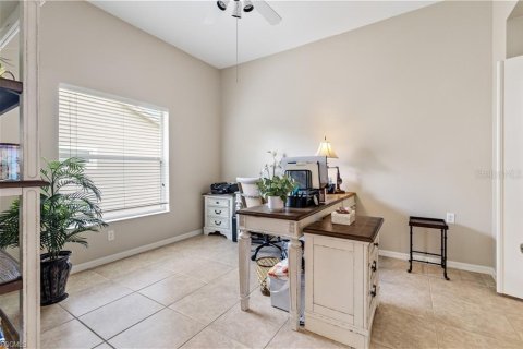 Condo in Fort Myers, Florida, 2 bedrooms  № 2231195 - photo 16