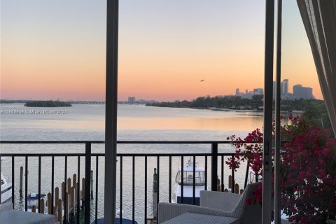 Купить кондоминиум в Майами, Флорида 1 спальня, 96.8м2, № 2053406 - фото 5