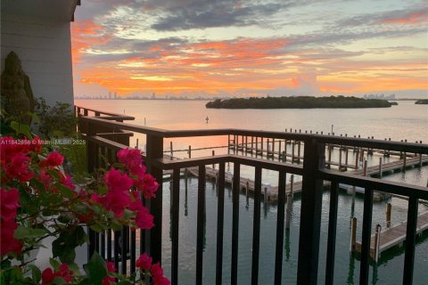 Купить кондоминиум в Майами, Флорида 1 спальня, 96.8м2, № 2053406 - фото 4