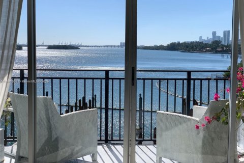 Кондоминиум с 1 спальней в Майами, Флорида № 2053406