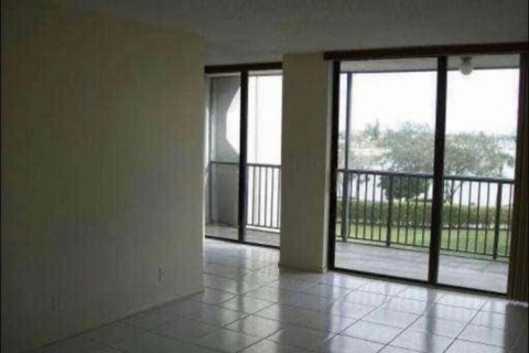 Купить кондоминиум в Помпано-Бич, Флорида 3 комнаты, 78.97м2, № 2145990 - фото 4