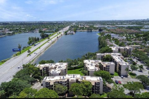 Condo à Pompano Beach, Floride, 1 chambre № 2145990