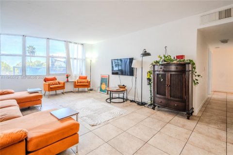Condo in Miami Beach, Florida, 3 bedrooms № 2080115 - photo 8