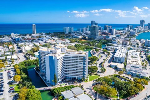 Condo à Miami Beach, Floride, 3 chambres  № 2080115